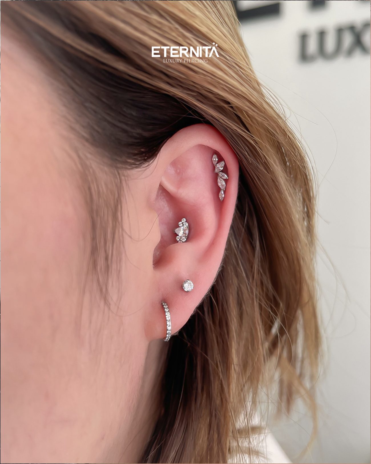 Projet auriculaire avec pierres claires